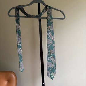 Geoffrey Beene Green and White Paisley Tie